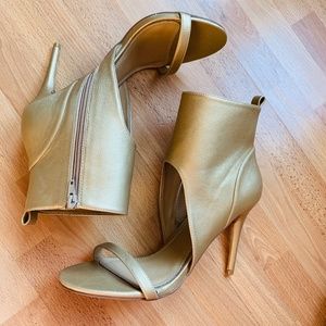 New SOPHIA AND LEE gold heel 10